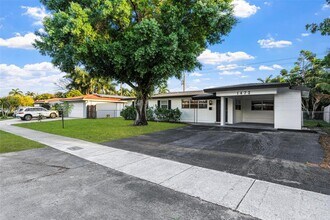 1472 NE 62nd St in Fort Lauderdale, FL - Building Photo - Building Photo