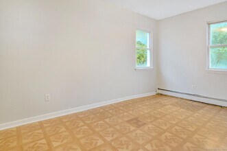 132 Locust St in Waterbury, CT - Building Photo - Building Photo