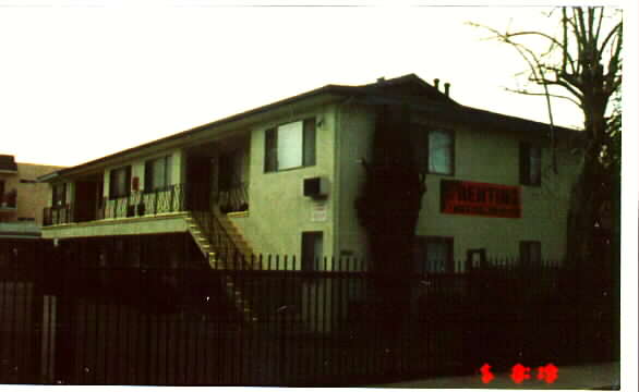 5560-5564 Klump Ave in Los Angeles, CA - Foto de edificio