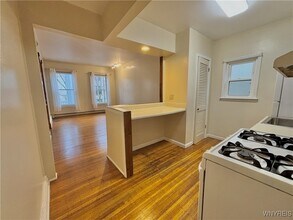 669 Potomac Ave in Buffalo, NY - Building Photo - Building Photo