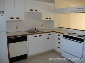 146 N Beacon St in Boston, MA - Building Photo - Building Photo