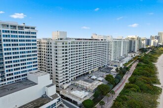 5555 Collins Ave in Miami, FL - Building Photo - Building Photo