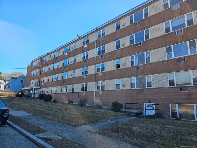 70 Farmington Ave