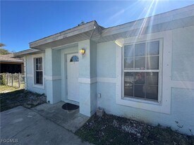 3120 Economy St, Unit B in Ft. Myers, FL - Building Photo
