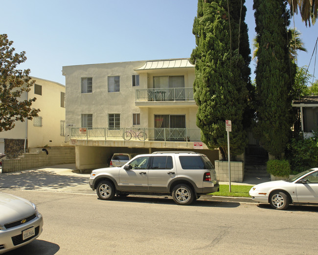 1411 N Sierra Bonita Ave in Los Angeles, CA - Foto de edificio - Building Photo