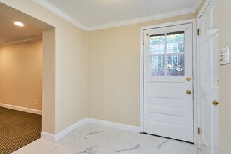 805 23rd St S, Unit A in Arlington, VA - Foto de edificio - Building Photo