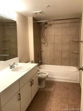 430 S Park Rd-Unit -3-110 in Hollywood, FL - Foto de edificio - Building Photo