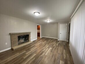 571 Grayton Rd in Berea, OH - Building Photo - Building Photo