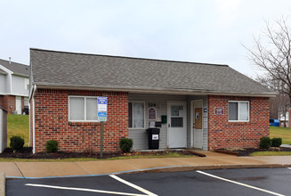 Pleasant Meadow Village in Cuyahoga Falls, OH - Building Photo - Building Photo