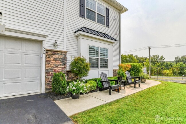 property at 1529 Paxton Ln