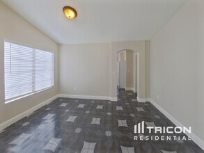 4702 Roby Grey Way in North Las Vegas, NV - Foto de edificio - Building Photo