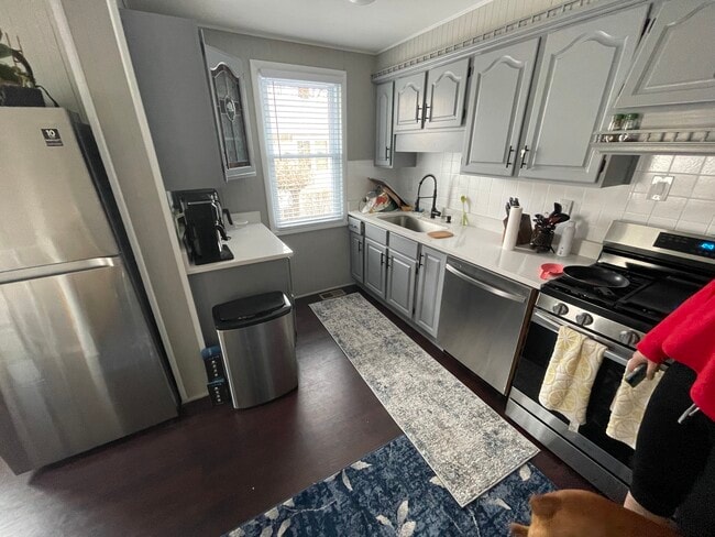 property at 1524 E Algonquin Rd