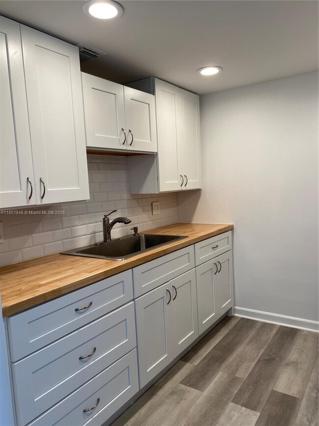 801 SW 133rd Terrace in Pembroke Pines, FL - Building Photo - Building Photo