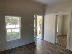 208 E Springer Ave in Guthrie, OK - Building Photo - Building Photo