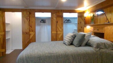 102 W College St in Duluth, MN - Foto de edificio - Building Photo