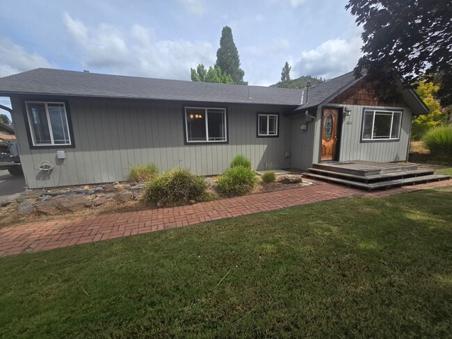 property at 1424 NE A St