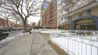 483 Ocean Parkway in Brooklyn, NY - Building Photo - Building Photo