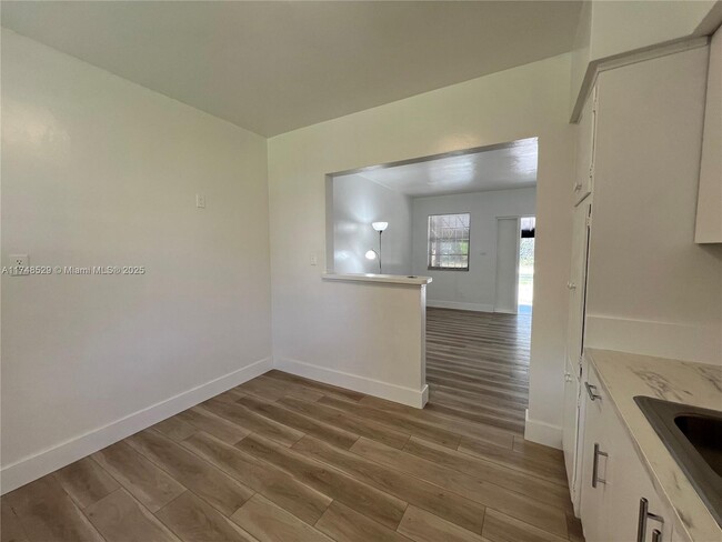 10515 NW 12th Ave-Unit -10517 in Miami, FL - Building Photo - Building Photo