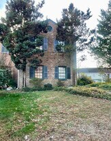 727 Olde Greenwich Cir in Fredericksburg, VA - Building Photo