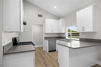 22570 Los Tigres Dr in Santa Clarita, CA - Building Photo - Building Photo