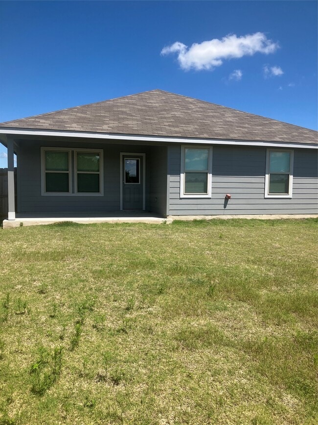 232 Blanco Dr in Huntsville, TX - Building Photo - Building Photo