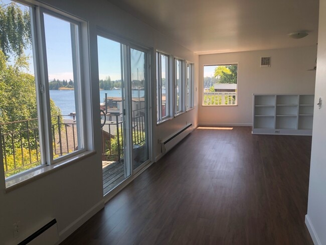 3136 Portage Bay Plz E, Unit A