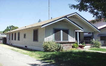 25 W 18th St in Merced, CA - Foto de edificio - Building Photo