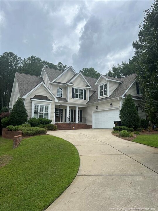 645 Anderson Creek Dr in Spring Lake, NC - Foto de edificio