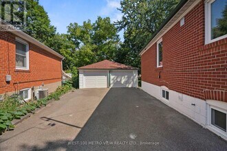 31 Rossford Rd in Toronto, ON - Building Photo - Building Photo