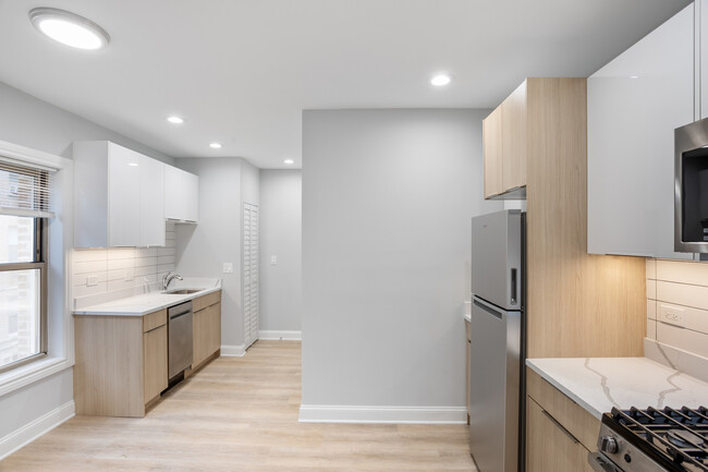 1635 W Chase Ave in Chicago, IL - Building Photo - Building Photo