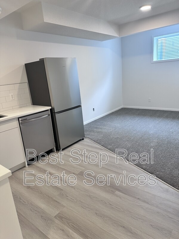 7737-174A 174A Ave NW in Edmonton, AB - Building Photo - Building Photo