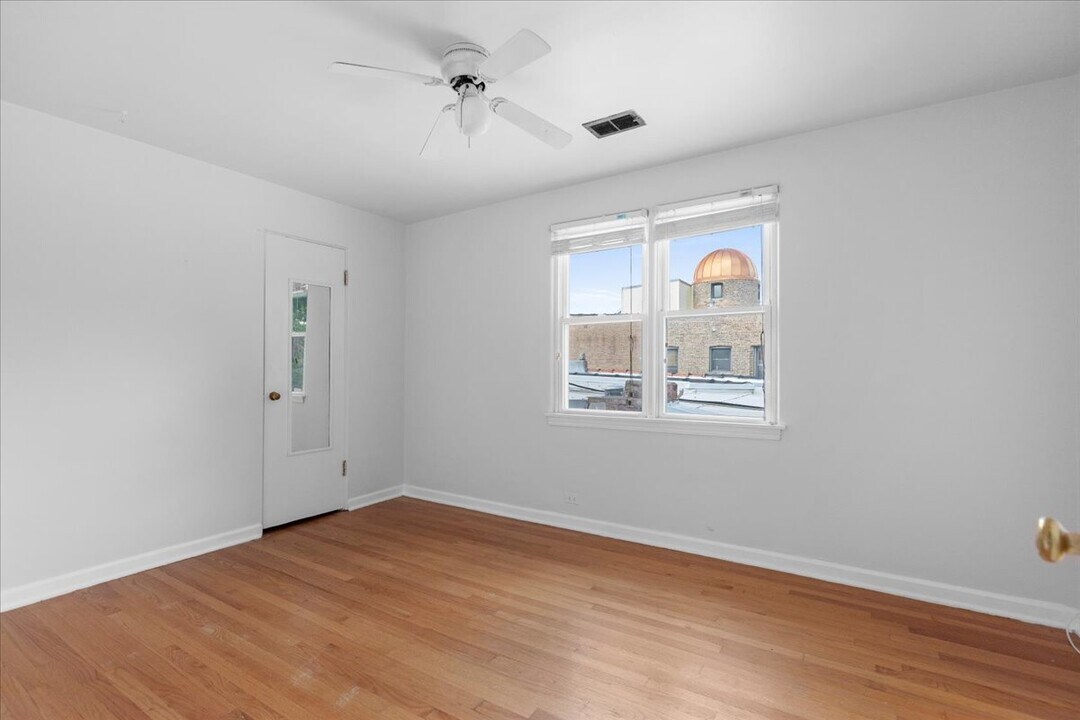 1456 W Irving Park Rd, Unit 2 in Chicago, IL - Building Photo