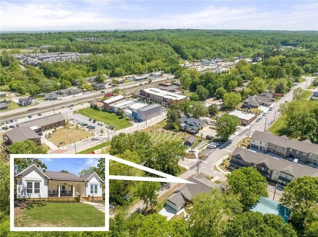 5602 W Pine St in Flowery Branch, GA - Building Photo - Building Photo