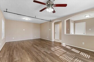 16218 Bunker Ridge Rd in Houston, TX - Building Photo - Building Photo