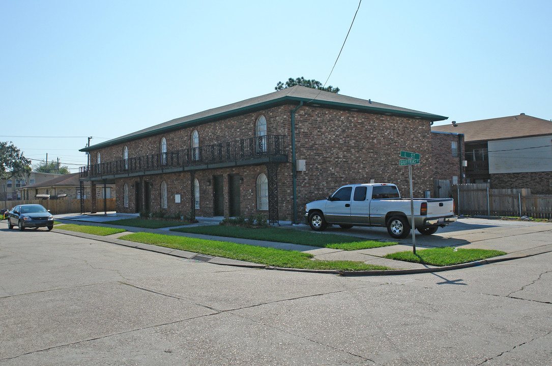 2325 Giuffrias Ave in Metairie, LA - Building Photo