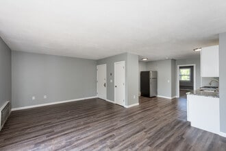 Masthead Apartments in Warwick, RI - Building Photo - Interior Photo