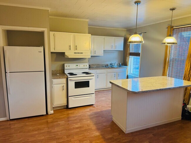 253 W 17th St in Dubuque, IA - Building Photo - Building Photo