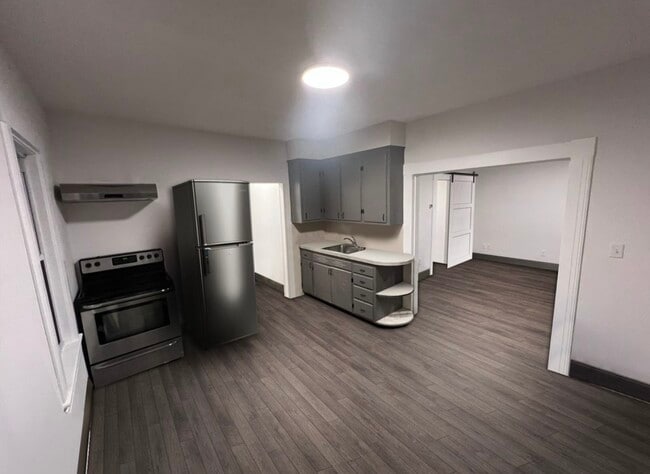 197 White St, Unit 1F in Lowell, MA - Building Photo - Building Photo
