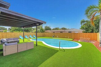 1208 N 25th Ave in Hollywood, FL - Building Photo - Building Photo