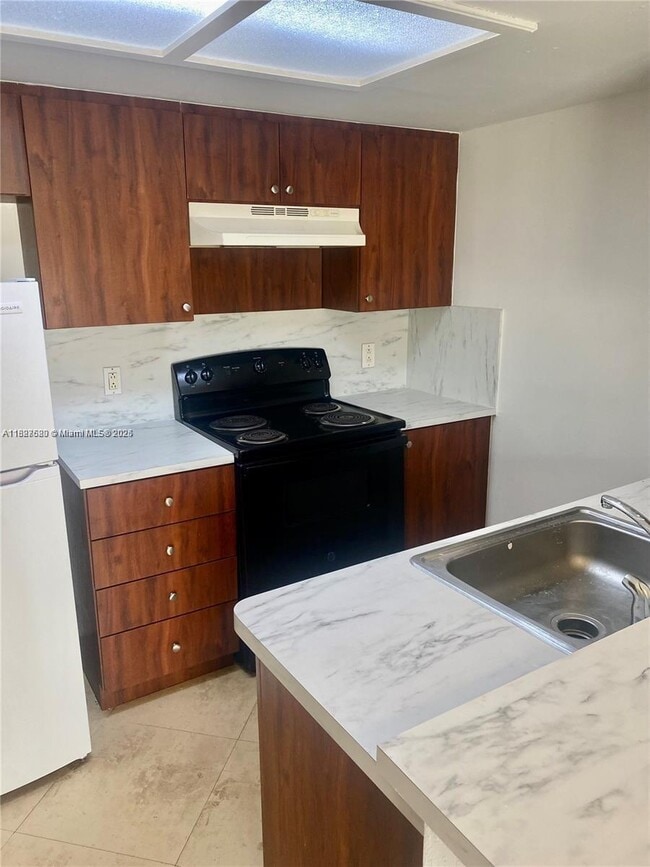 8323 Coral Lake Dr in Coral Springs, FL - Building Photo - Building Photo