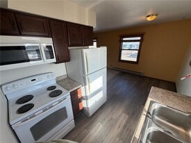 706 1st St S in Willmar, MN - Building Photo