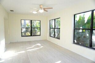 33 63rd St in Yankeetown, FL - Building Photo