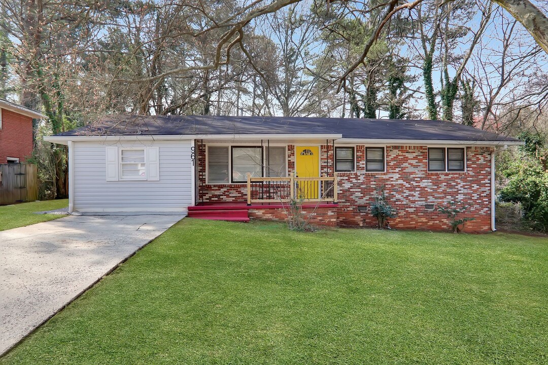 961 Shieldcrest Way in Forest Park, GA - Building Photo