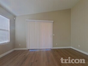 7806 S 47th Ln, Unit 0813 in Phoenix, AZ - Foto de edificio - Building Photo