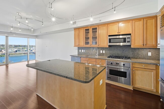 1111 19th St N, Unit 1901 in Arlington, VA - Foto de edificio - Building Photo