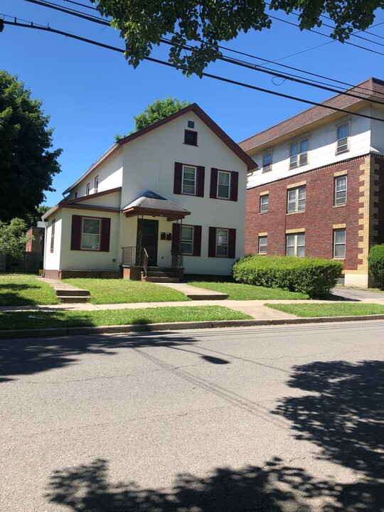 7 Seminary Ave in Binghamton, NY - Building Photo