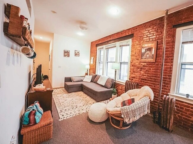 1872 Commonwealth Ave in Boston, MA - Building Photo - Building Photo