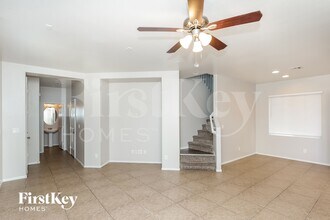 9825 Venus Lake Ct in Las Vegas, NV - Building Photo - Building Photo