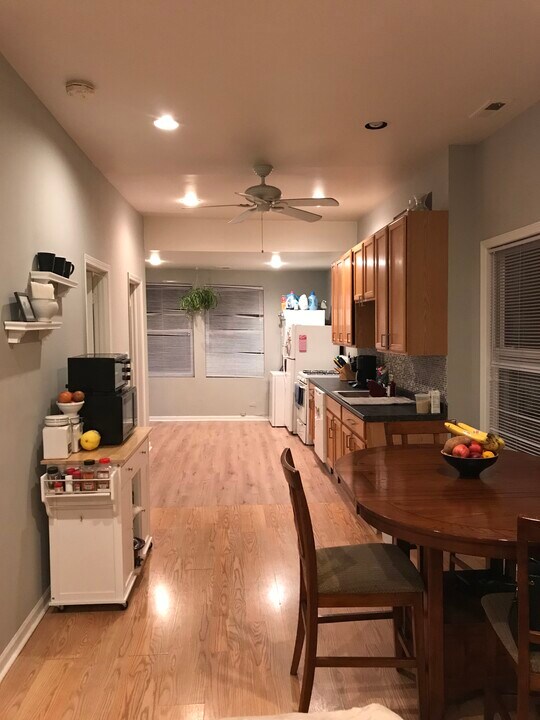 2443 N Marshfield Ave in Chicago, IL - Building Photo