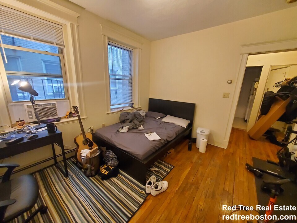 1669 Commonwealth Ave, Unit 8 in Boston, MA - Building Photo